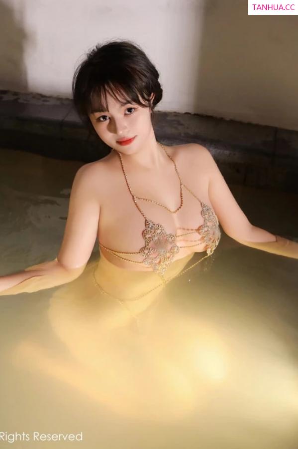   [XiuRen]高清写真图 2024.02.06 No.8075 沈思怡 丰腴美臀第37张图片